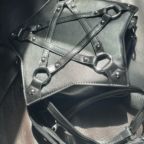 Goth Girl Handbags - 🆕 Edgy - Gothic - Star Studded - Pentagram - Crossbody Bag - Adjustable Straps